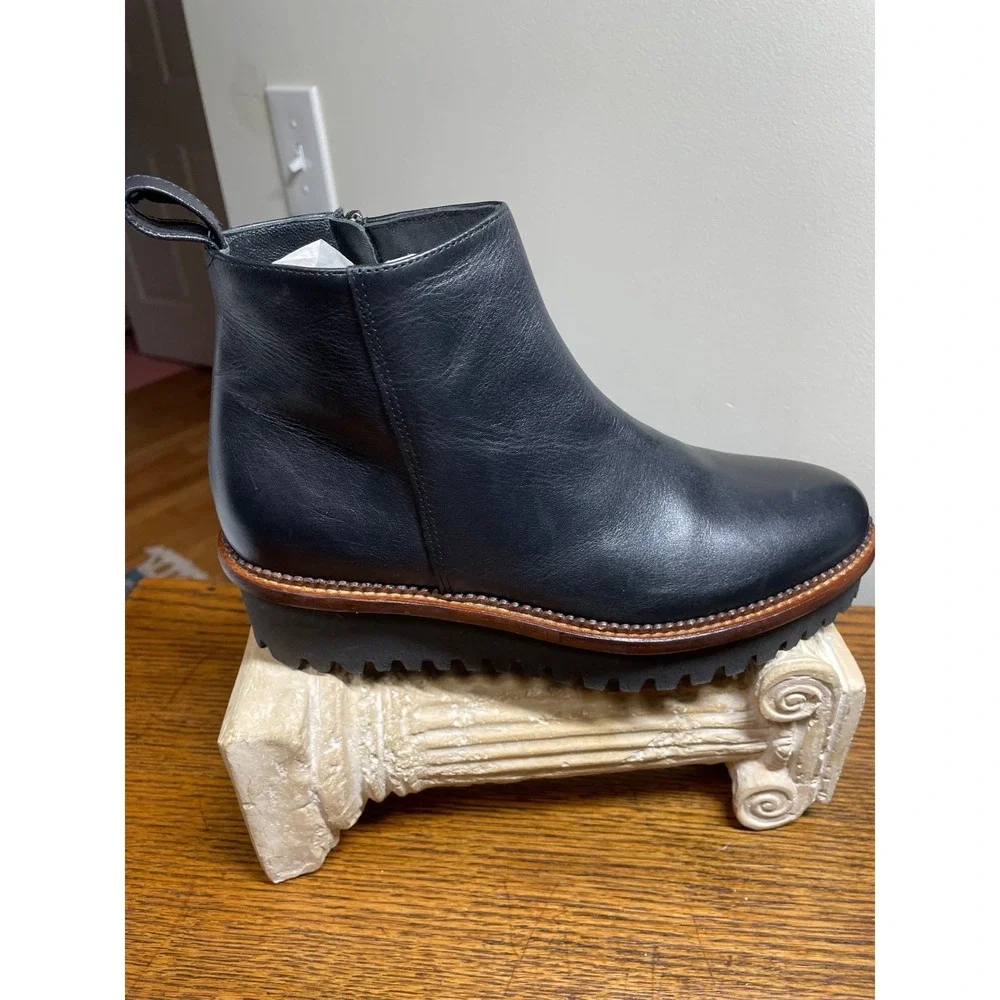 Cordani Black Leather Lug Sole Ankle Boots 7.5 Made in Italy Vera Pelle Side Zip